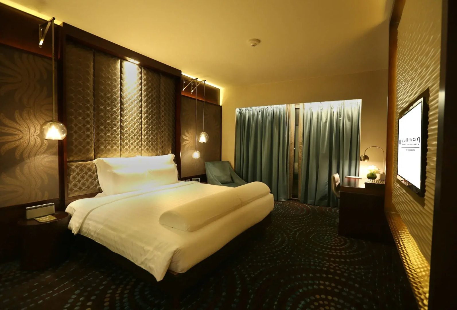 Pullman New Delhi Aerocity Hotel