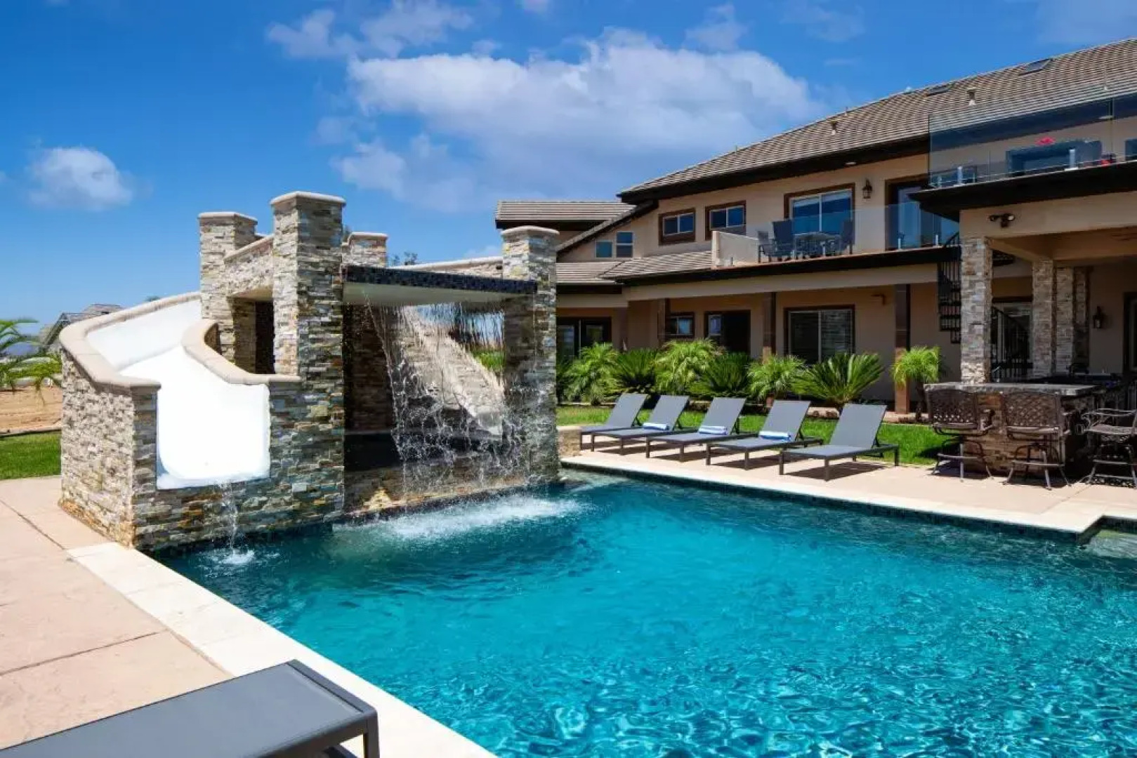 Villa Cabernet by Avantstay Expansive & Private Estate w/ Pool, Hot Tub & Outdoor Kitchen!