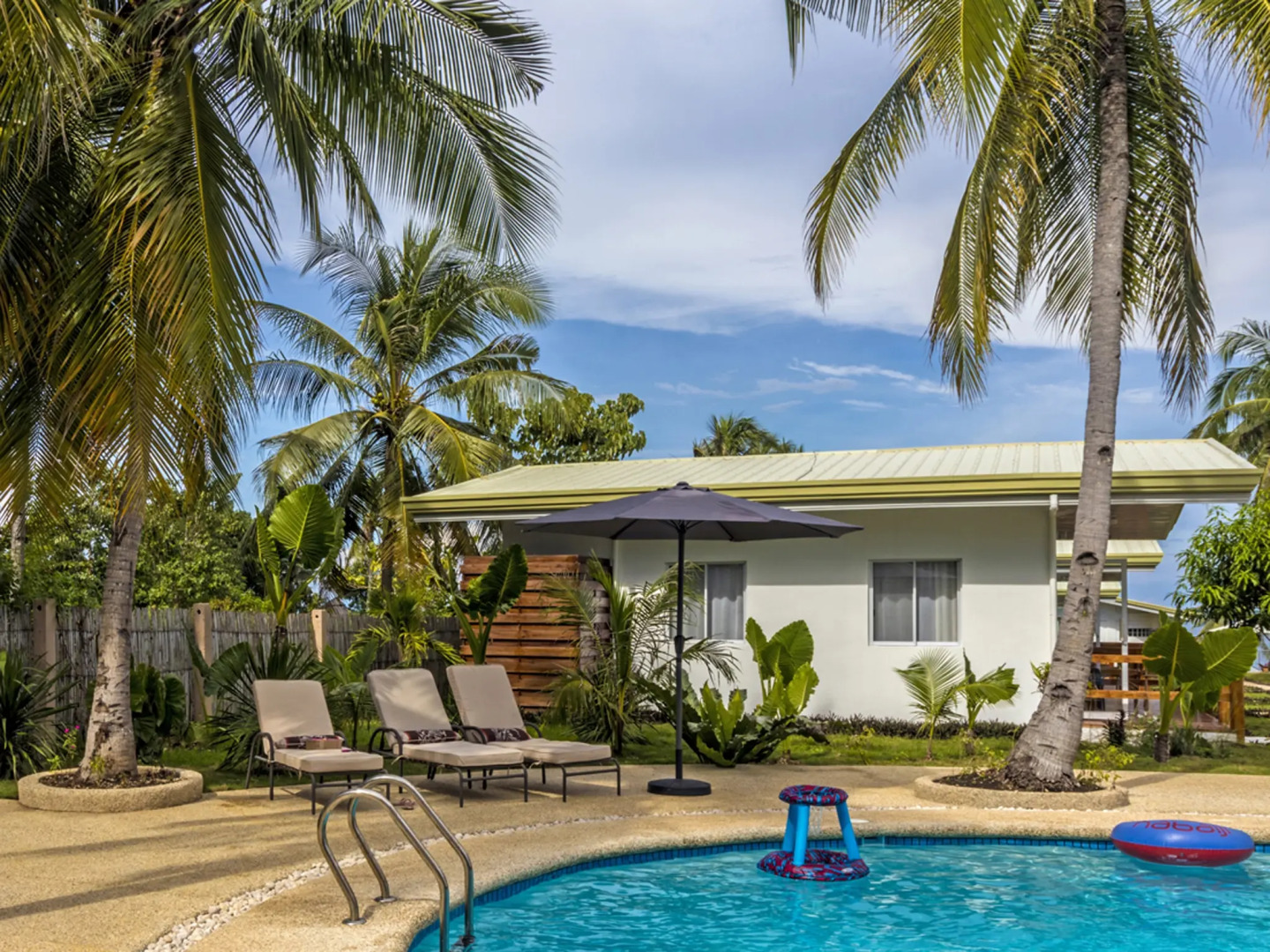 Sandingan Island Resort