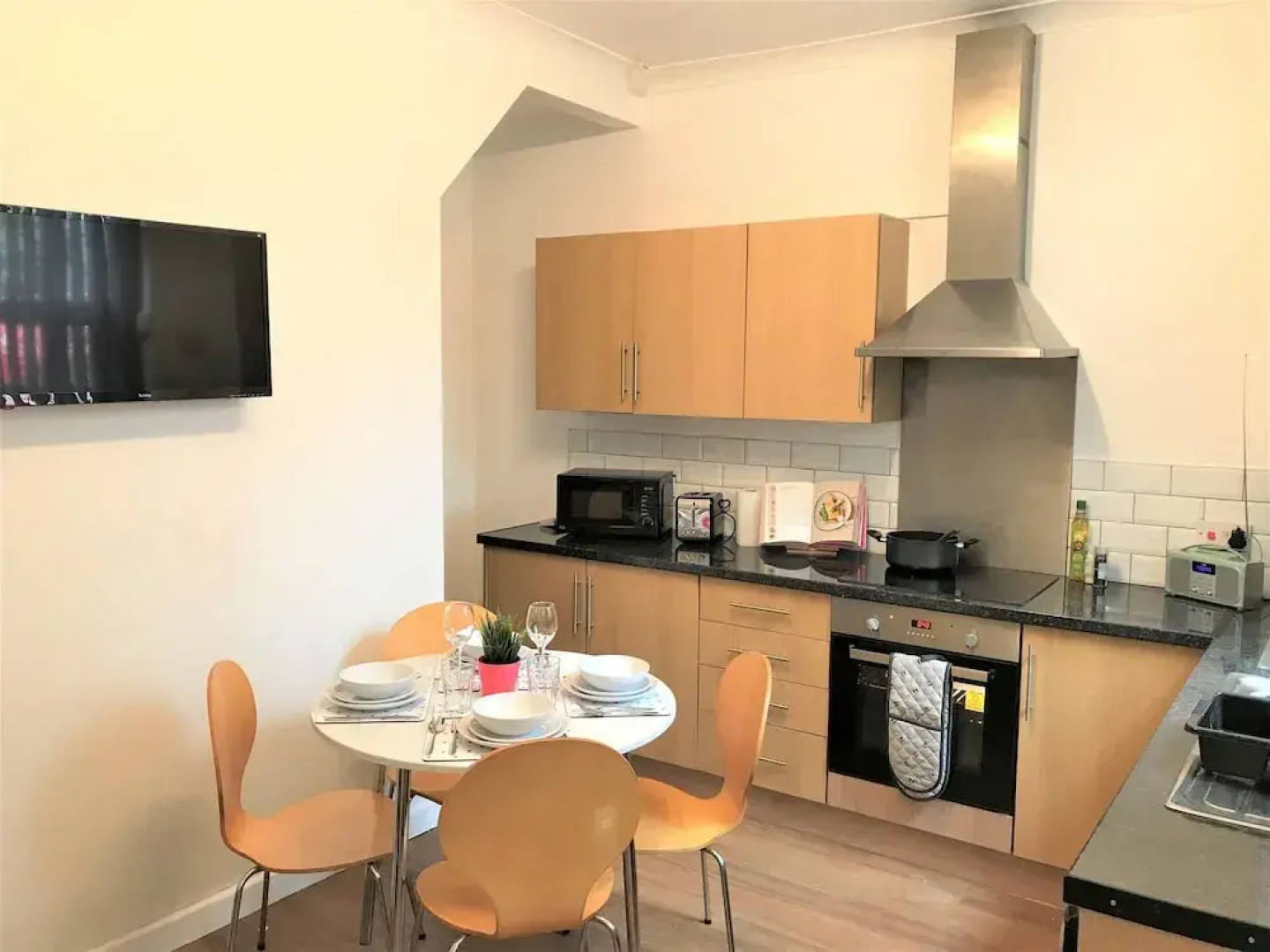 Central Wigan Welcoming Townhouse Sleeps up to 6