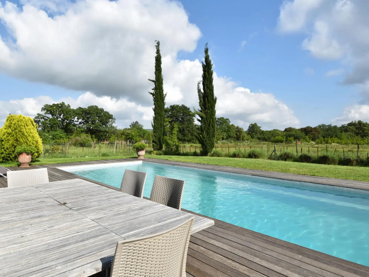 Spectacular Villa in Viols-en-laval With Swimming Pool
