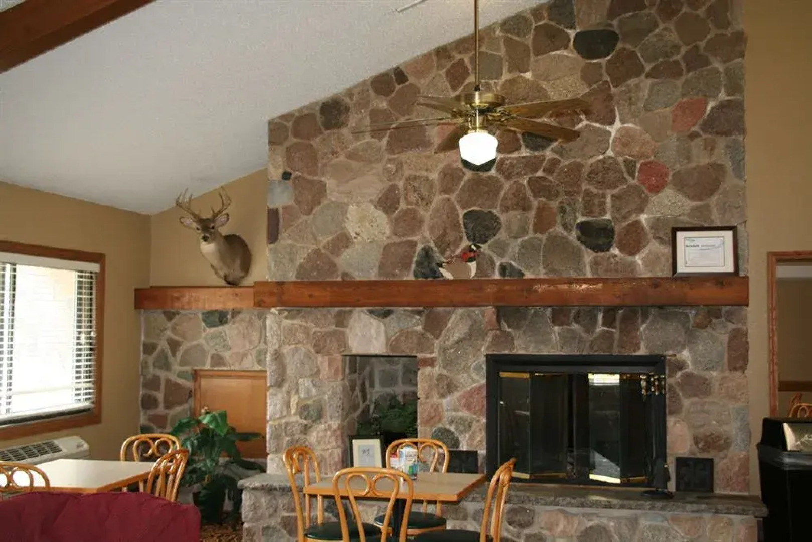 AmericInn Lodge & Suites Elkhorn