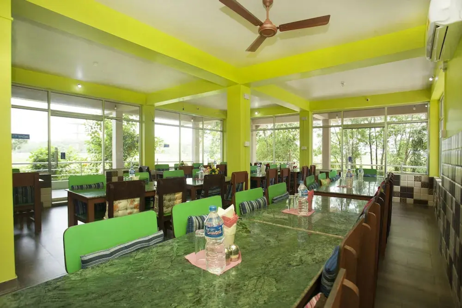 OYO 473 Hotel Jungle Palace