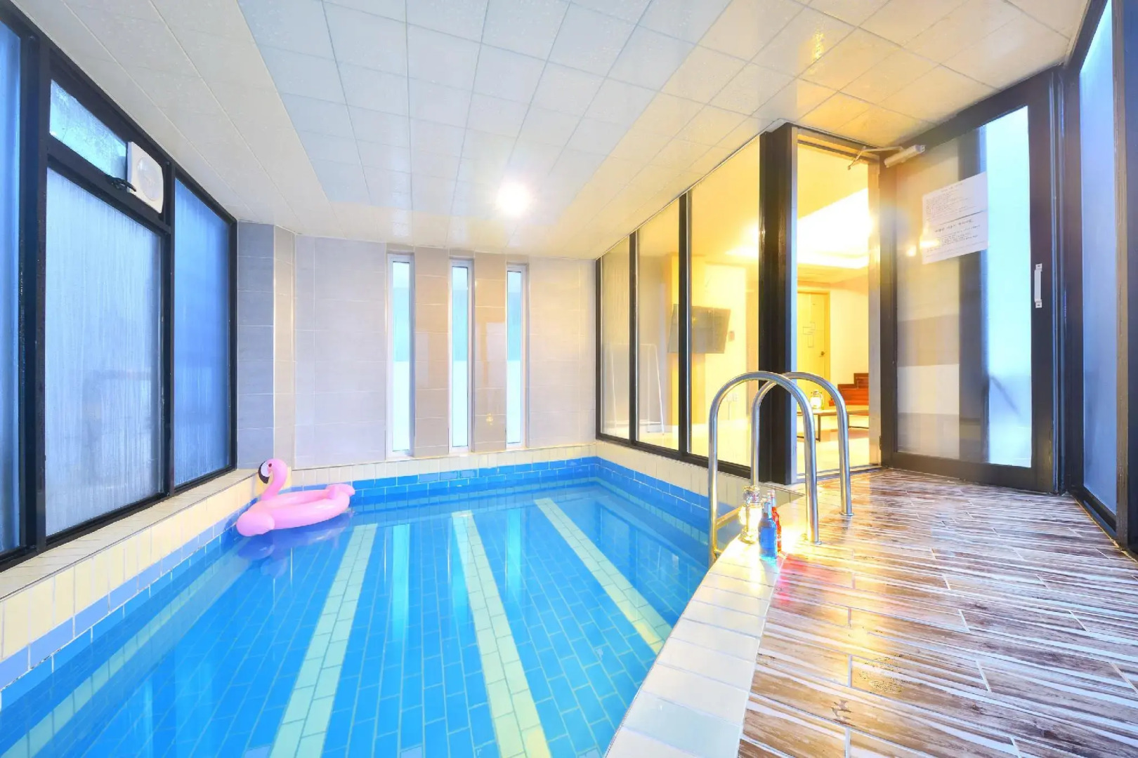 Moongyeong the-most pool villa