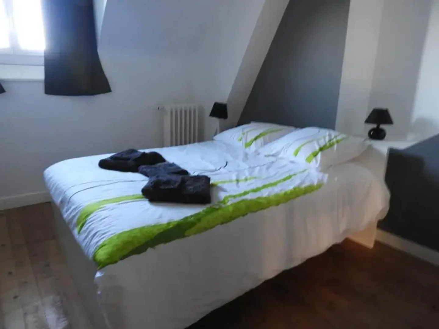 MAISON ÉCOMMOY, 5 PIèCES, 14 PERSONNES - FR-1-410-318