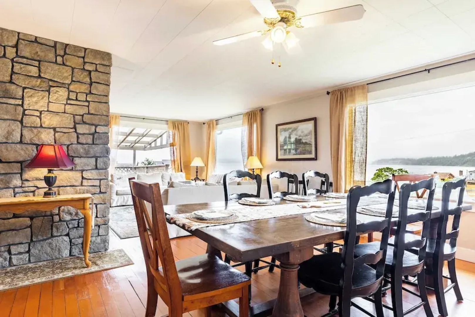 Private Beach Access + Water Views! Sleeps 18, Historic 6bdr Farmhouse w/ Deck