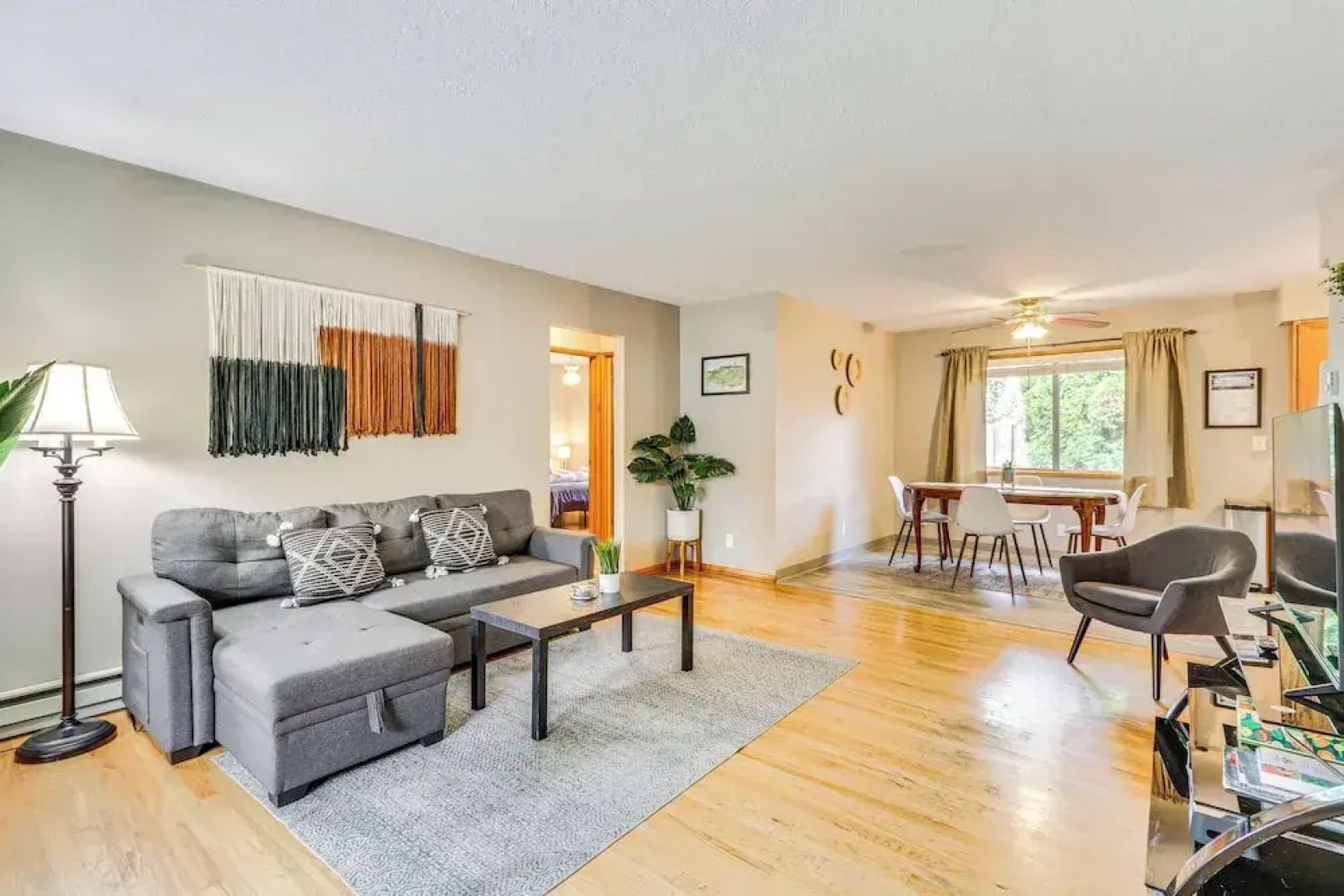 Pet-friendly Gem w/ Ping-pong Table in Oregon!