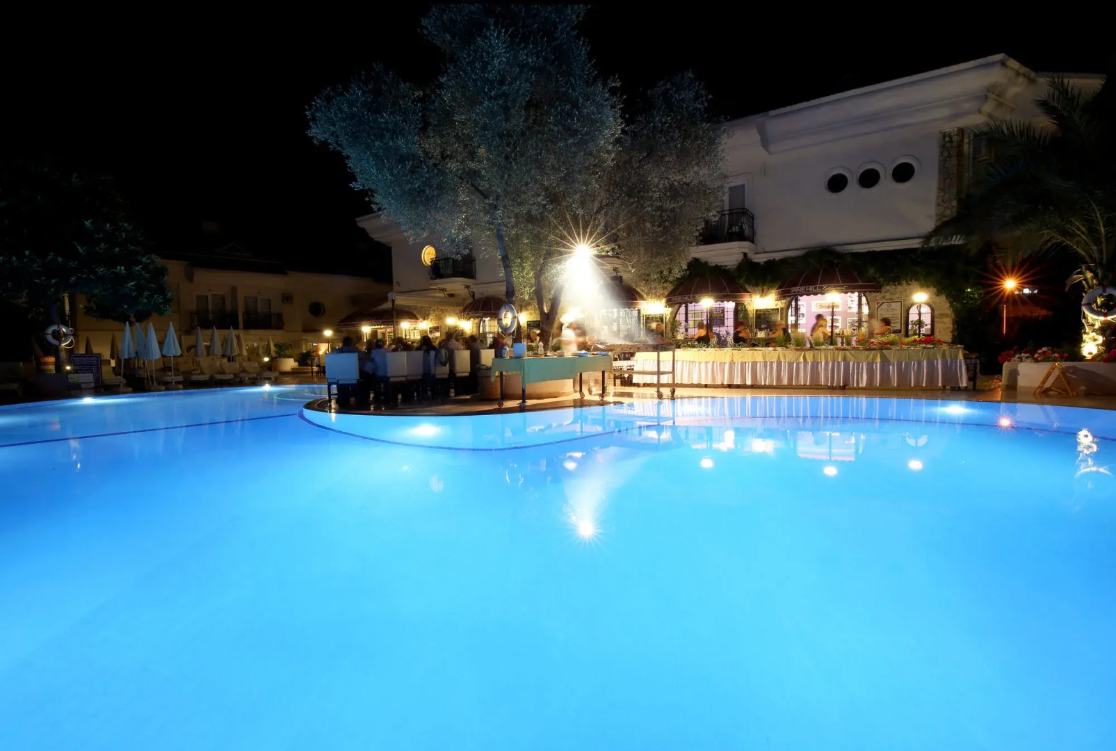 The PINEHILL Hotel & Suites