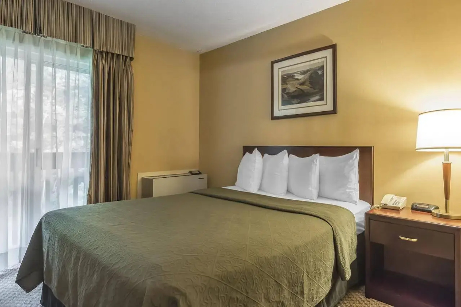 Jolly Roger Inn & Resort