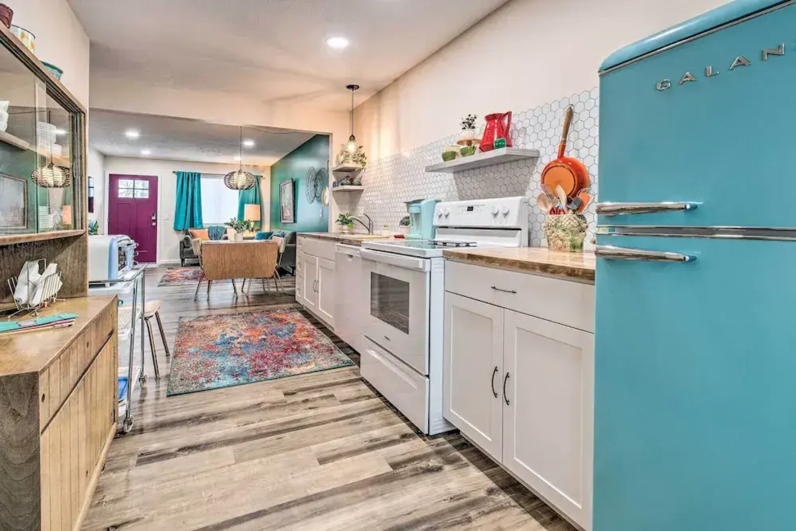 Stylish Vacation Rental - Walk to Isu!