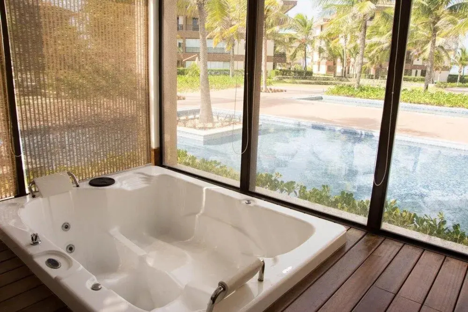 ML102 Luxuoso apartamento de 3 suites no Mandara Lanai