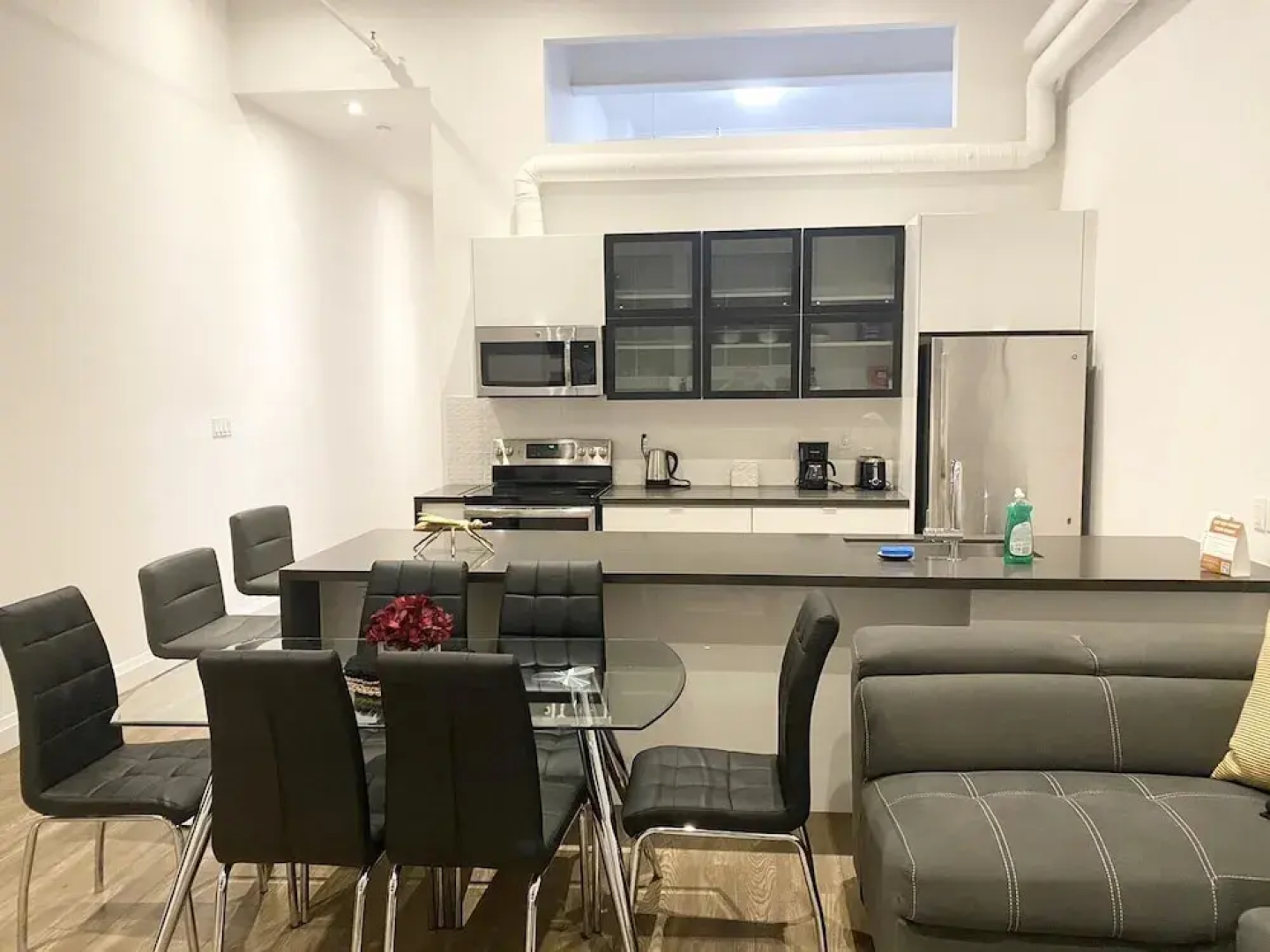 GLOBALSTAY. Dundurn LOFTS. Free parking
