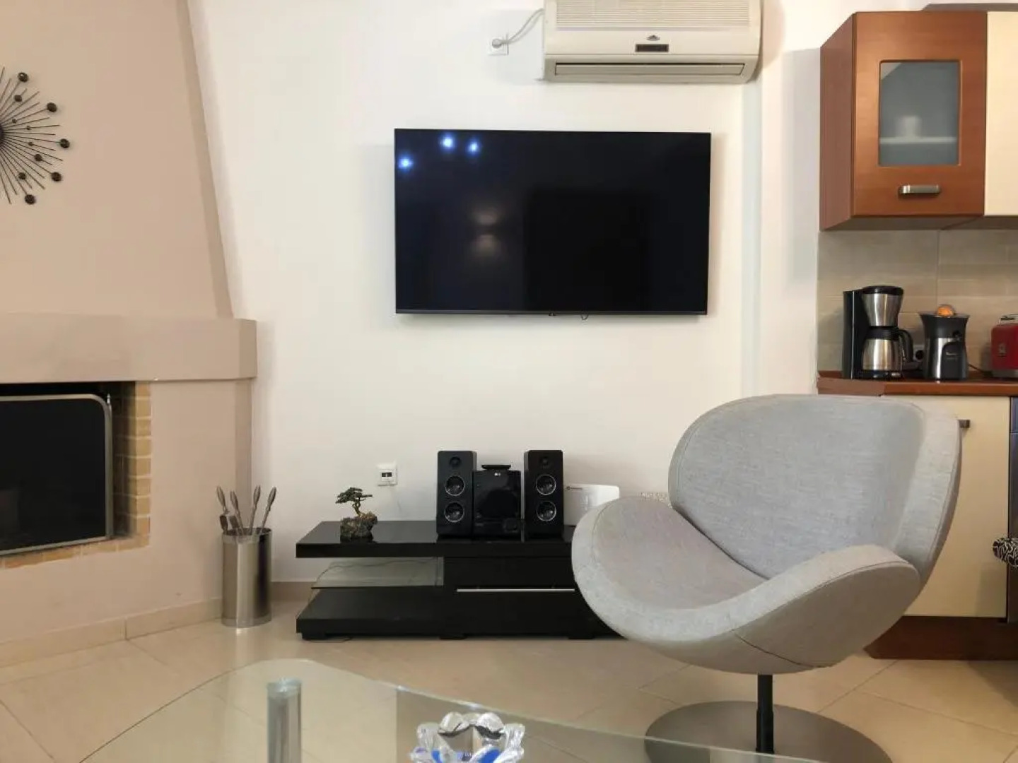 Garden Apartment next to the Mall -Private Parking