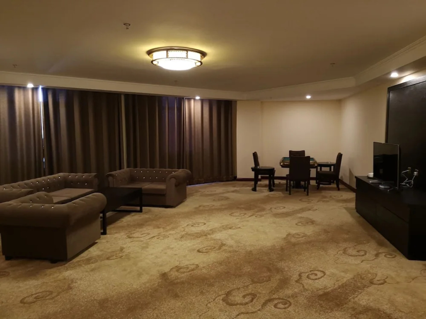 Yanlong Hongshun Hotel