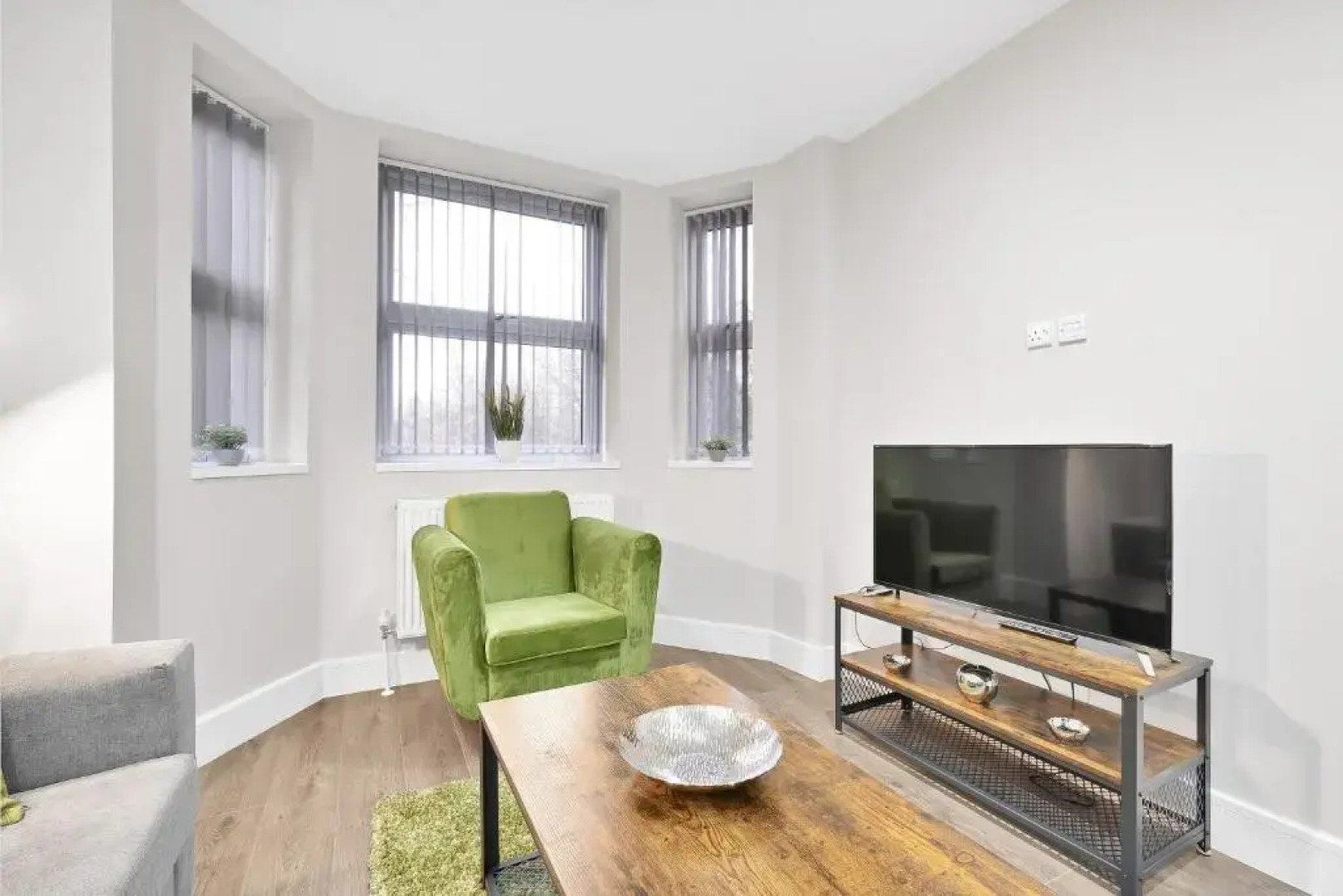 Crown Place 2 & 3 Bedroom Luxury Apts. with Parking in Shepperton