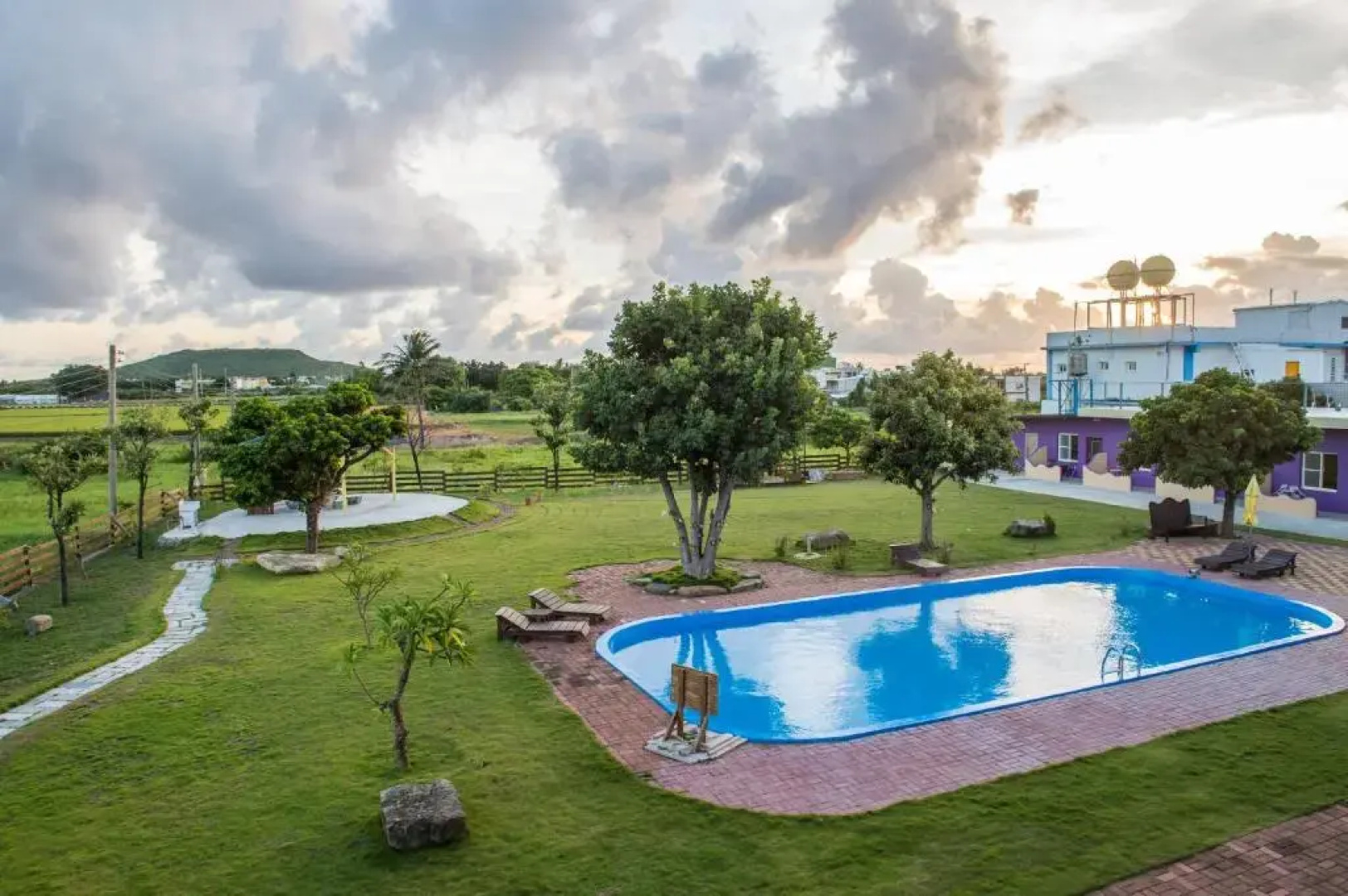 Country Lane Hostel