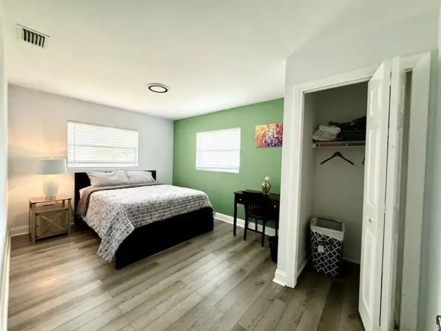 Quiet Spacious Home Close to Clearwater Beaches