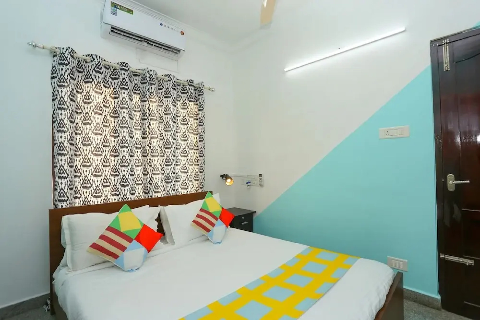 OYO Home 23654 Designer 2BHK