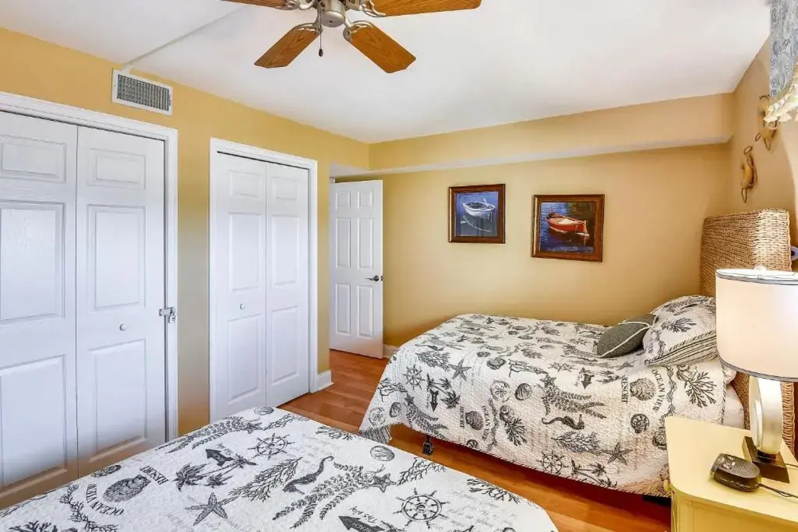 Pat's Paradise - 7030N