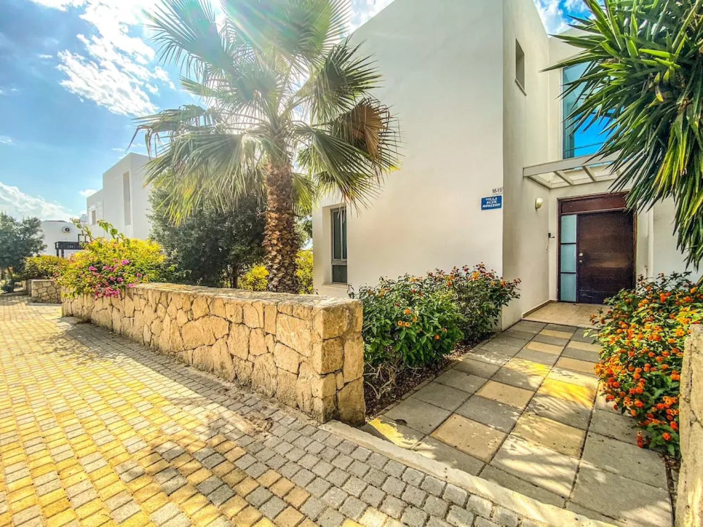 Sea Cliff villa, 4 beds, sleeps 2- 7, Free Wifi, Heated Pool option.