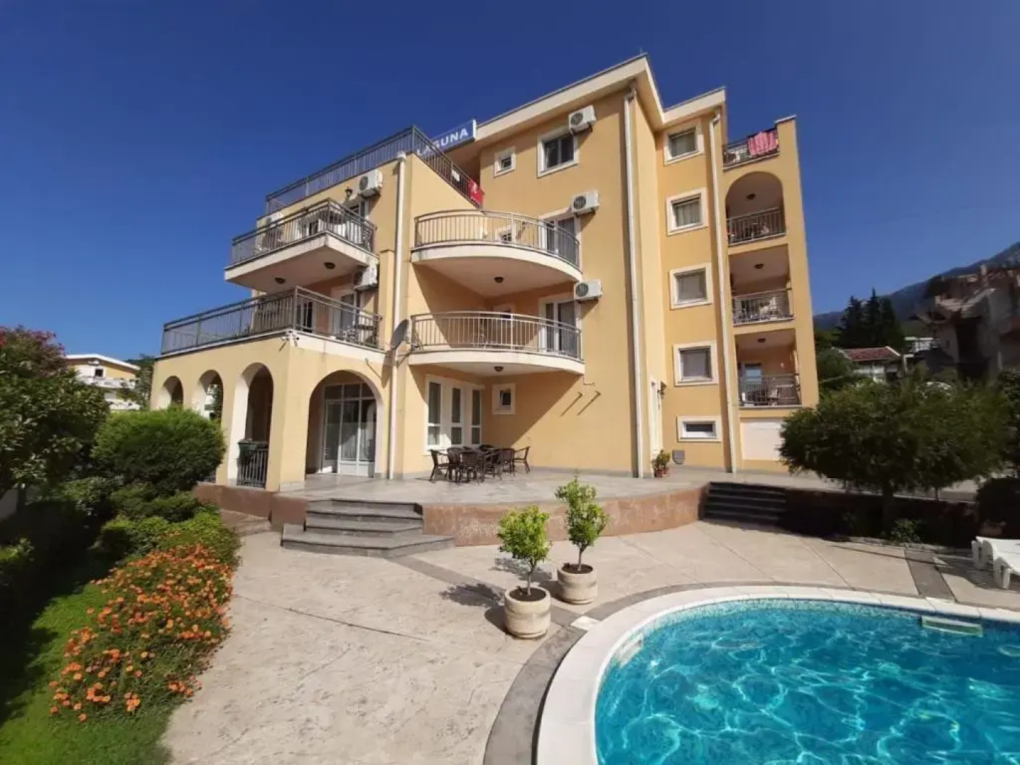Villa Laguna