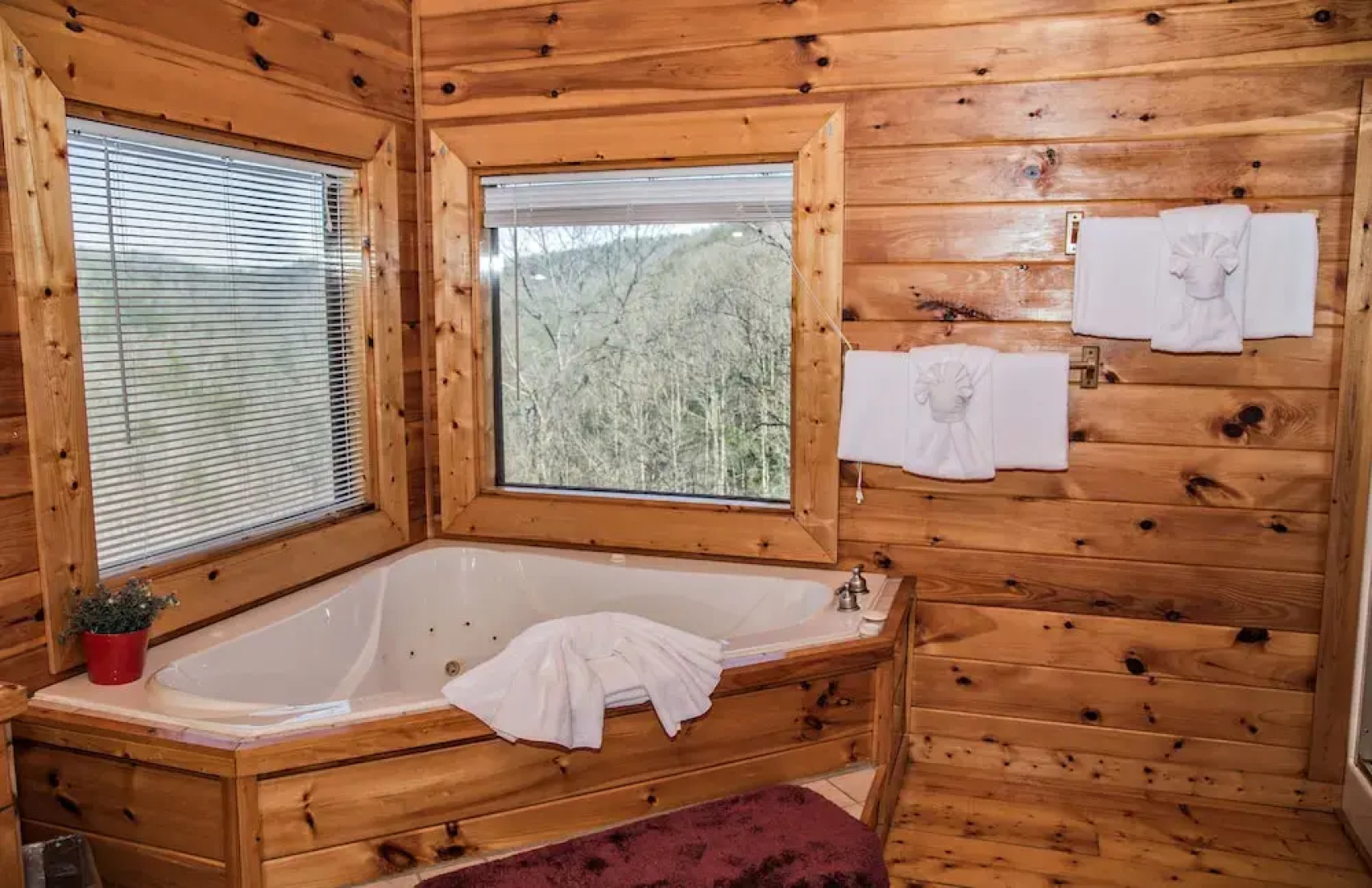 Wolfsong Lodge 5 Bedrooms 4.5 Bathrooms Cabin