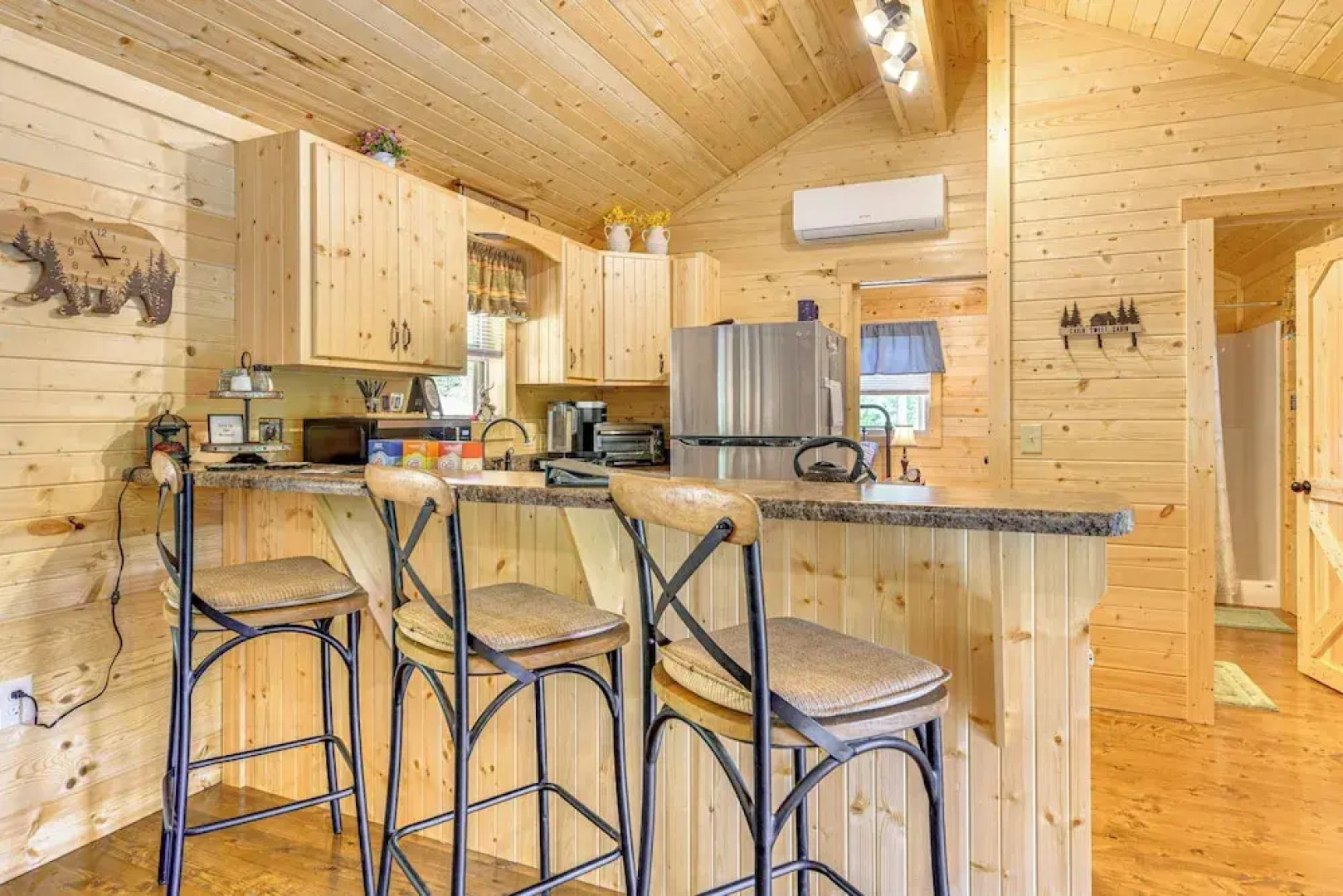 11 Mi to Smoky Mtns: Dog-friendly Sevierville Home