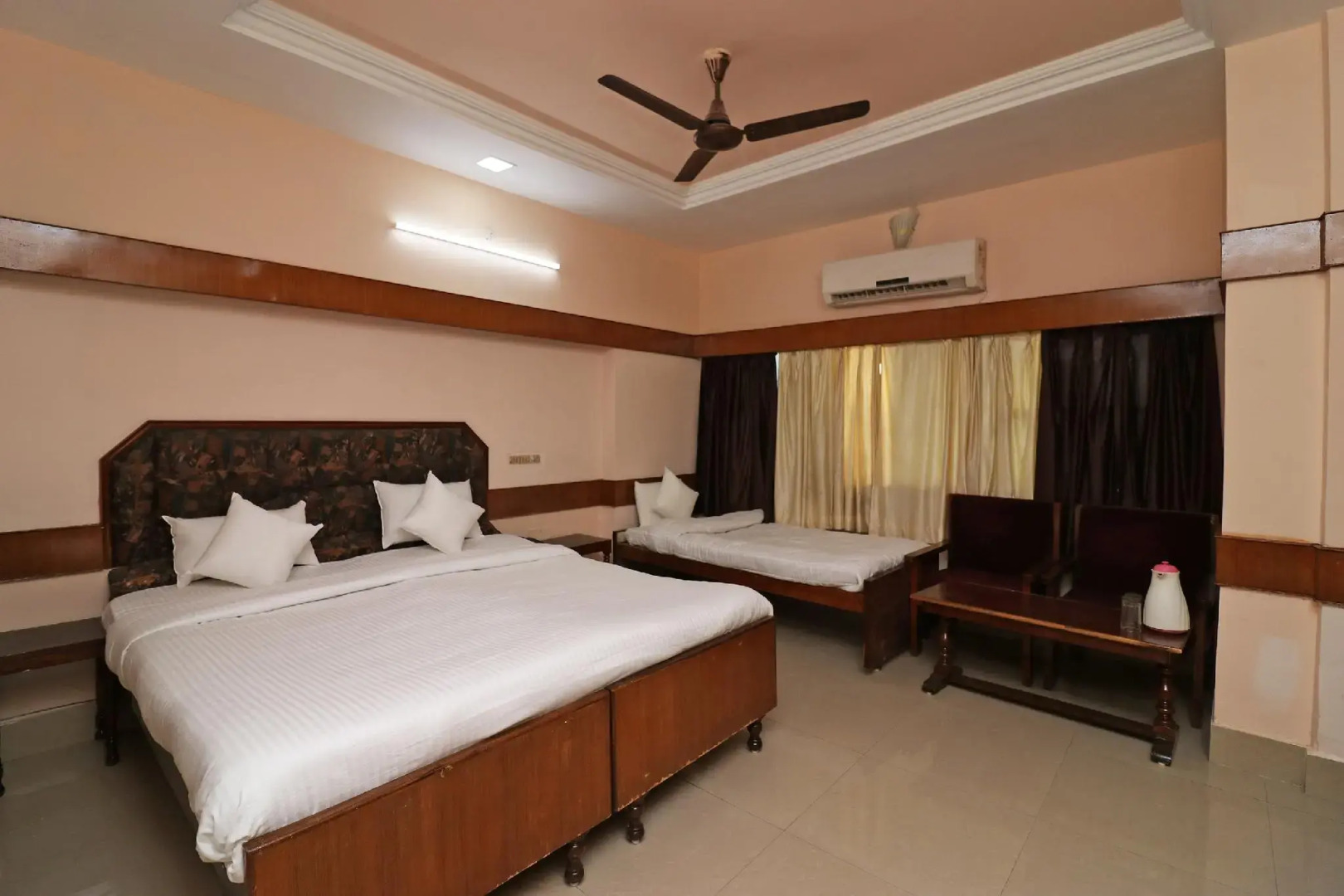 SPOT ON 37002 Hotel Natraj