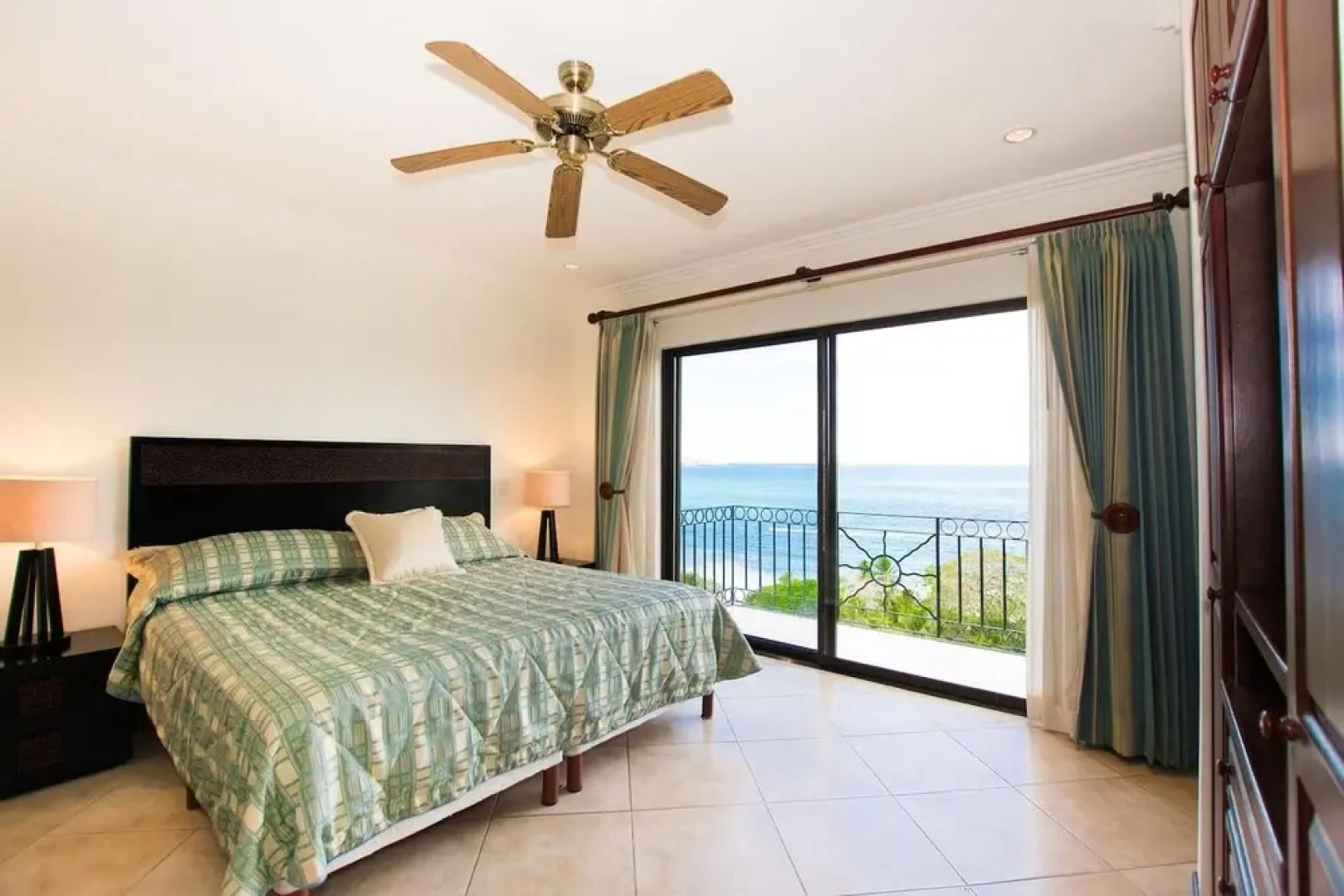 Luxury 3 bedroom condo with ocean view and private balcony