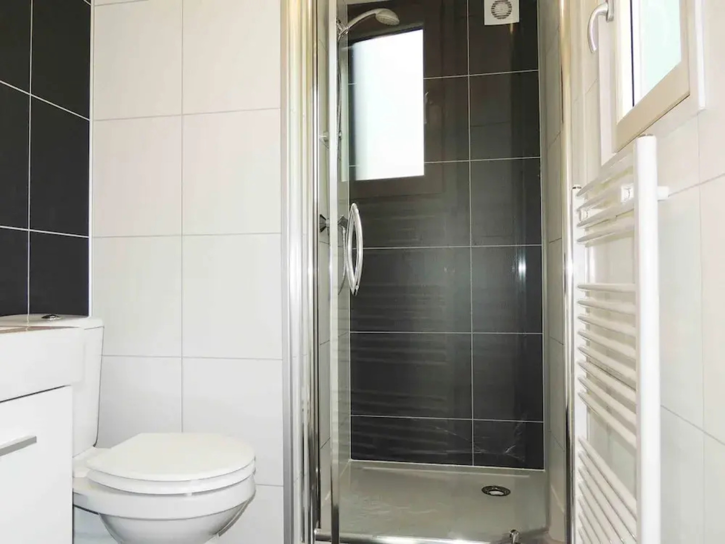 Comfortable Chalet in a Holiday Park