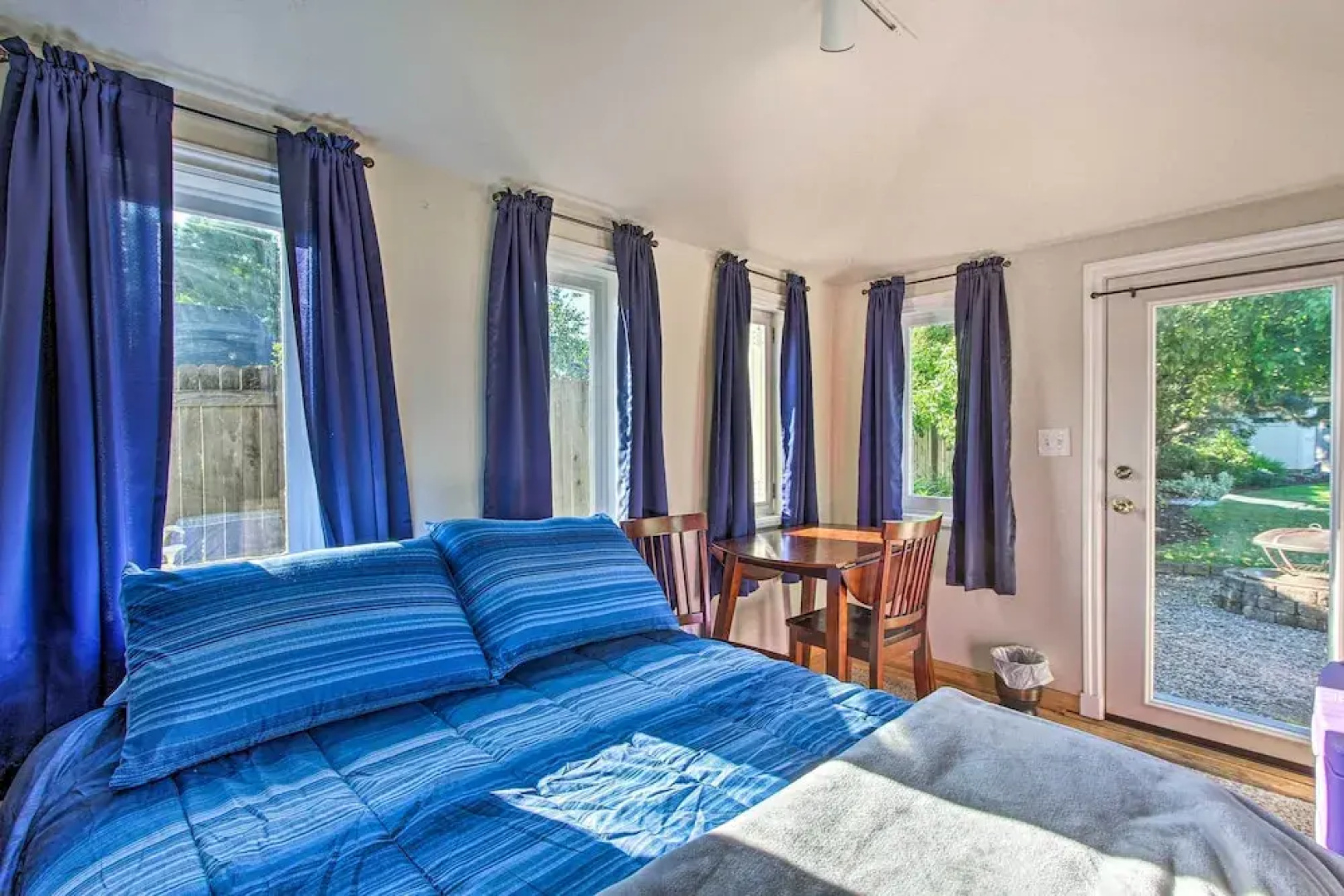 Eugene Retreat: Large Yard + Central Location