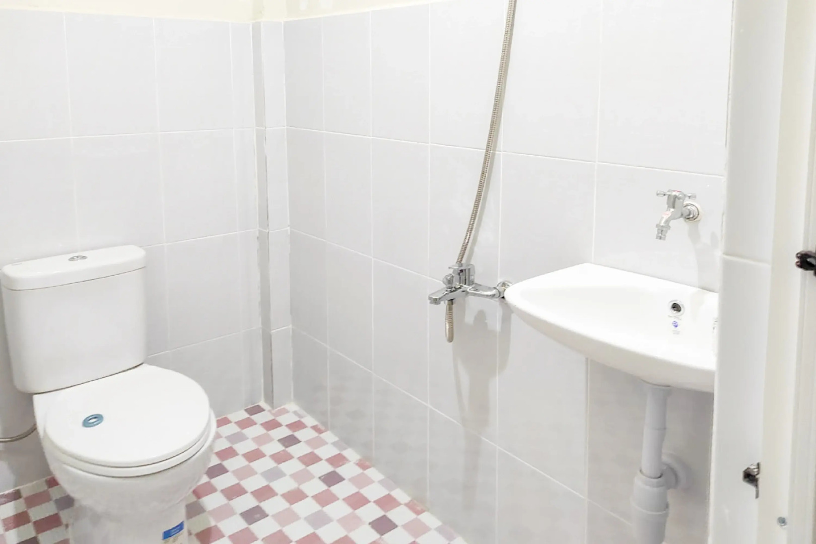 RedDoorz @ Karema Area Mamuju