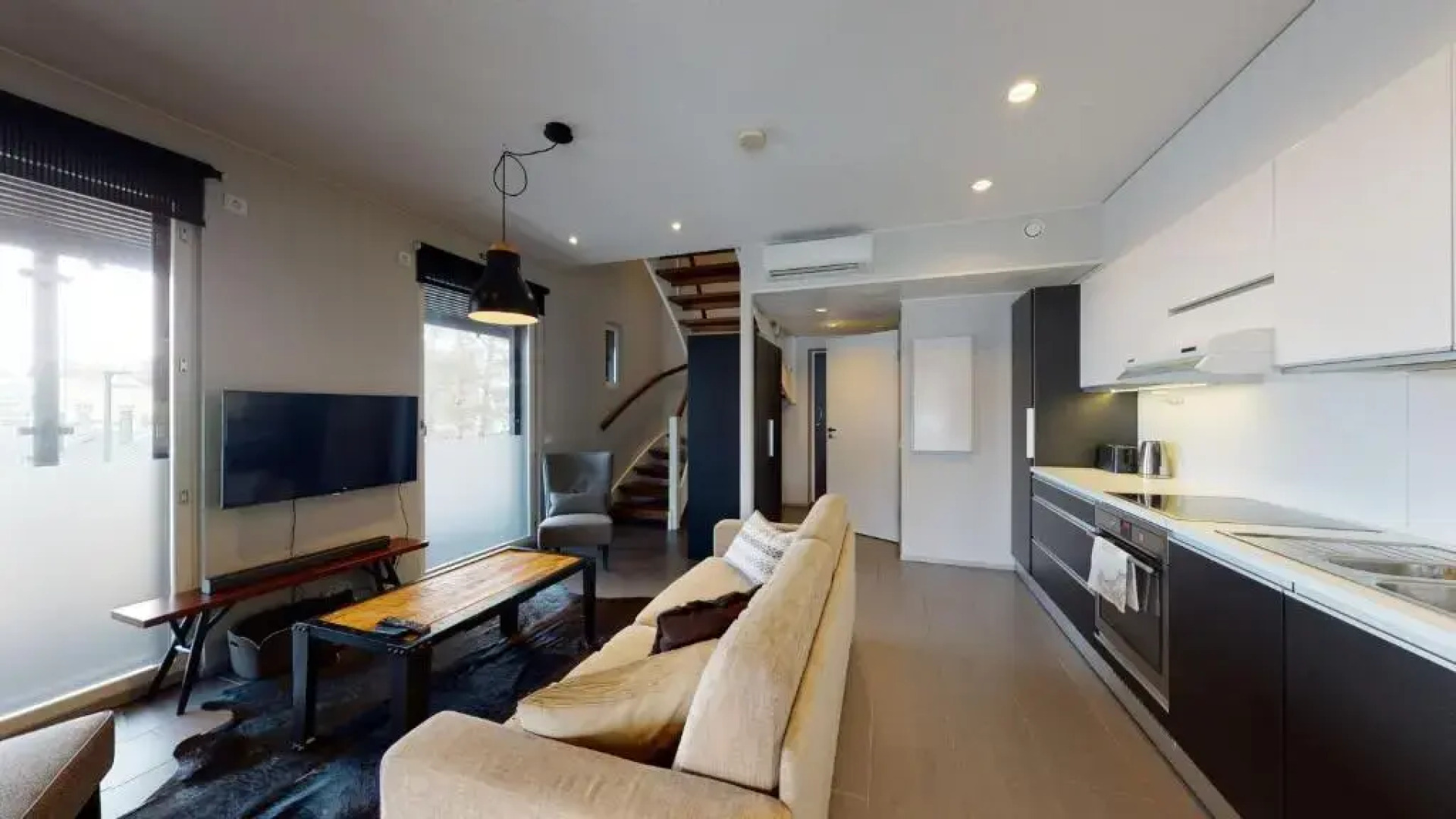 Sandy Kelt, Irish House Apartments