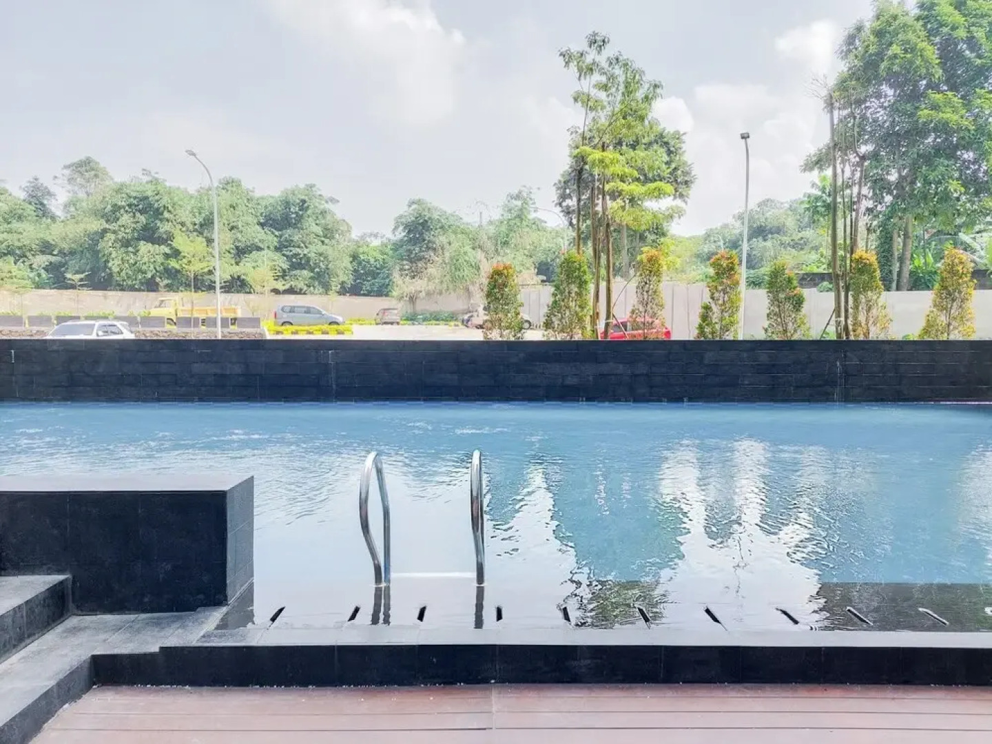 Warm And Simply Look Studio Room Urbantown Serpong Apartment