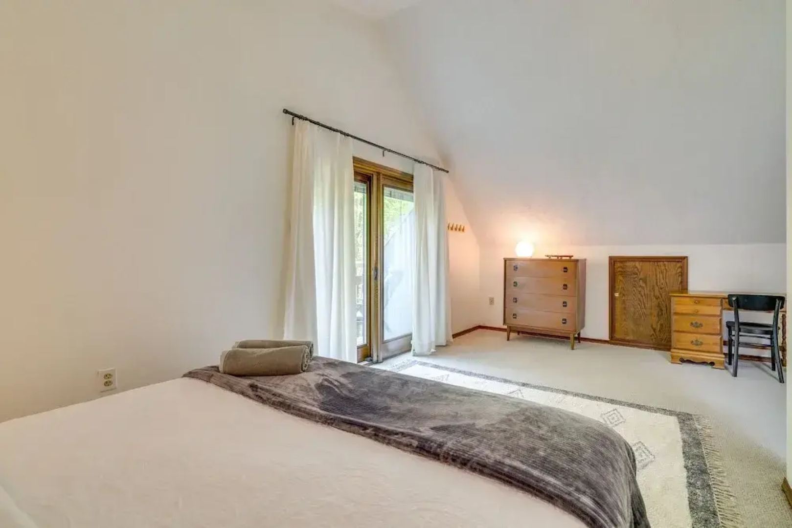 Traditional Blakeslee Chalet: Deck & Lake Access!