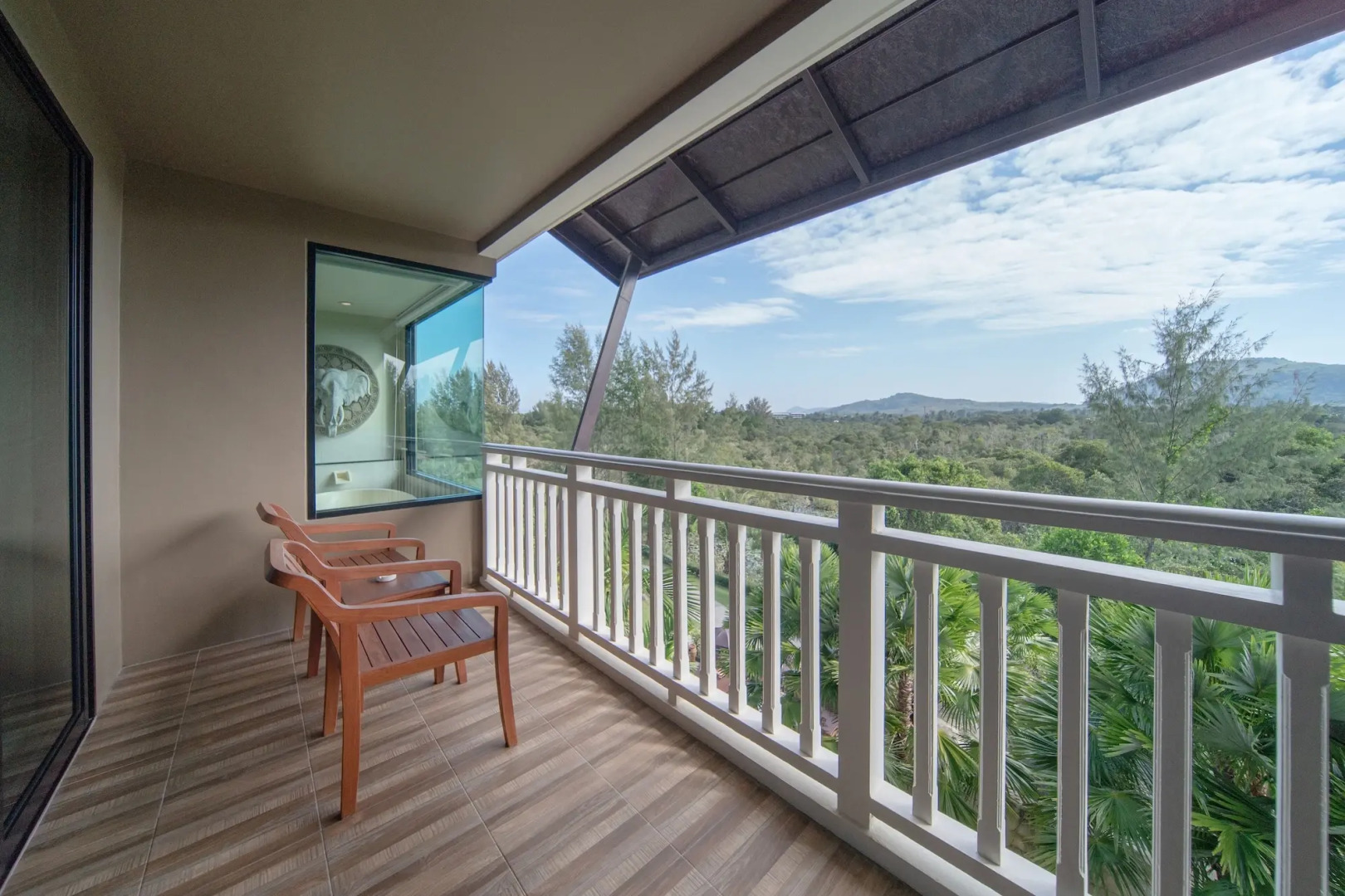 Курортный отель Maikhao Palm Beach