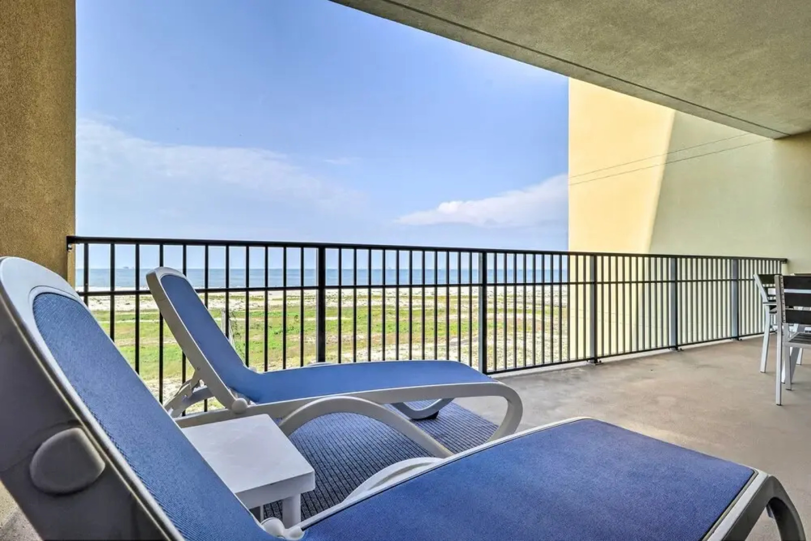 Beachfront Dauphin Island Condo w/ 2 Pools & Sauna