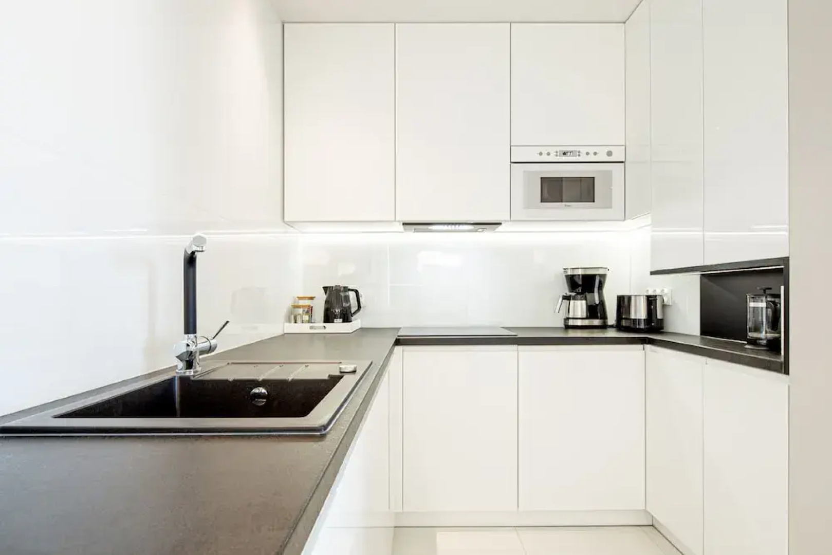 Gardenia Seaside 2 Apartments by Renters