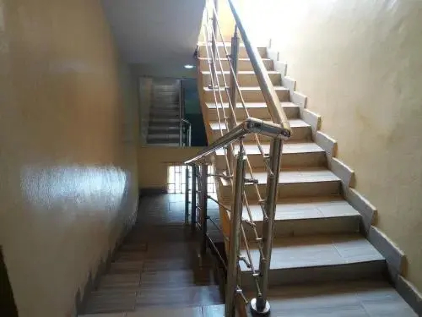 Cliff Hotel & Lounge