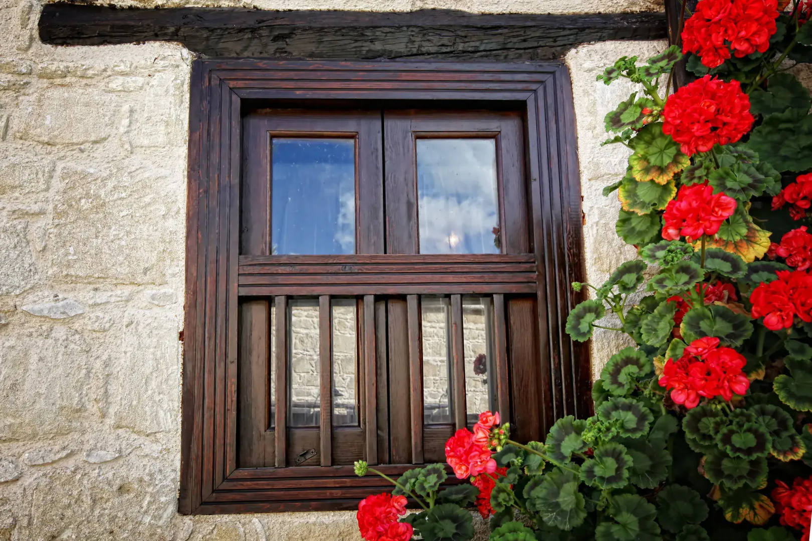 Leonidas Village Houses