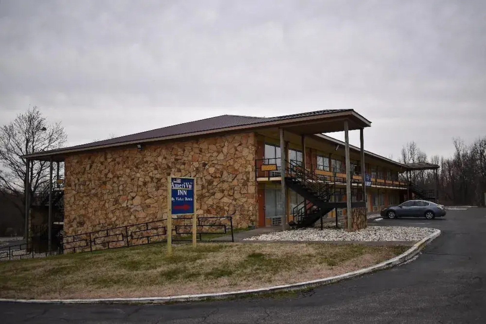 Inn by the Lake Gilbertsville Hotel