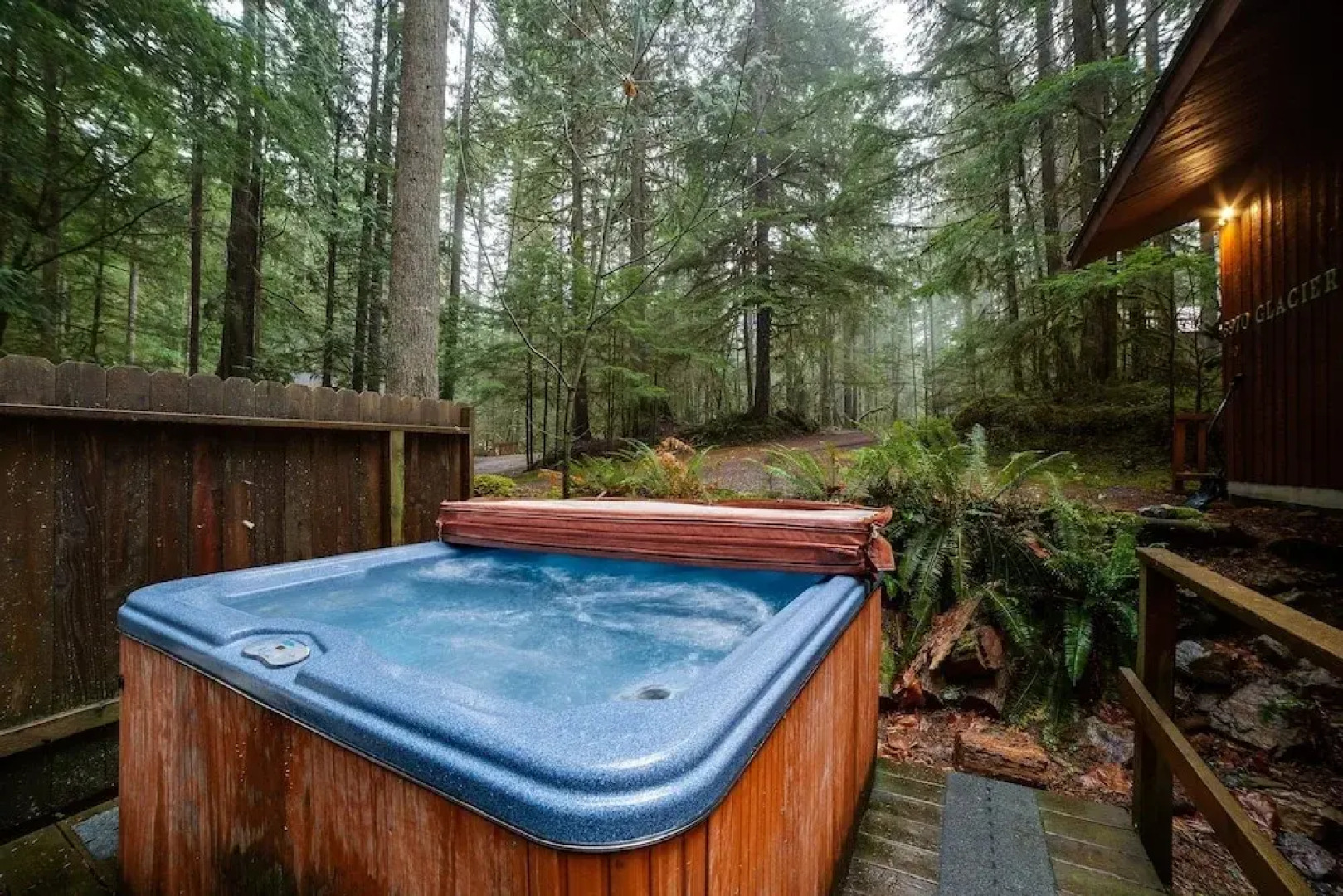 Mt. Baker Lodging Cabin 6 – Hot Tub, WiFi, Sleeps 8! by MBL