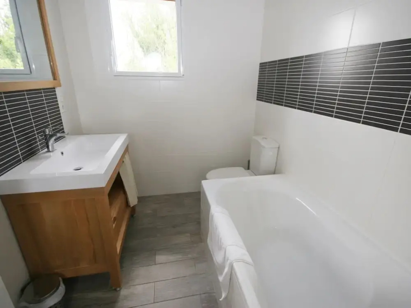 Beautiful Modern Villa With Pool, Jacuzzi and a Luxury Kitchen Island