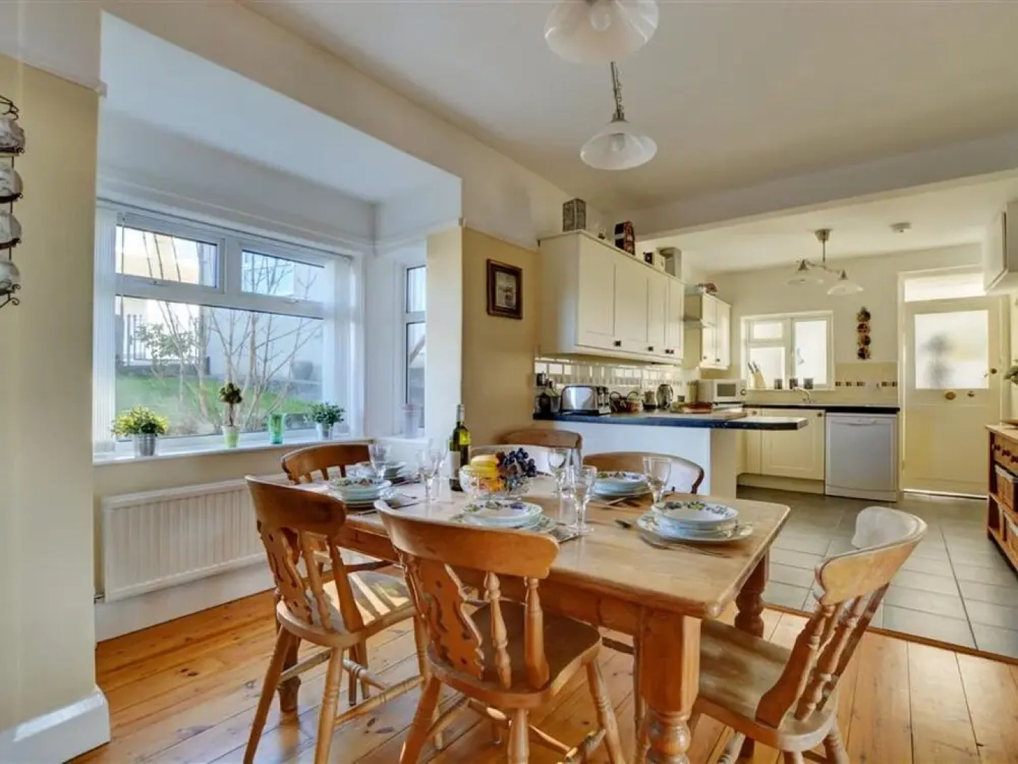 Detached Holiday Home With Garden and Unhindered View of Beautiful Nature and sea