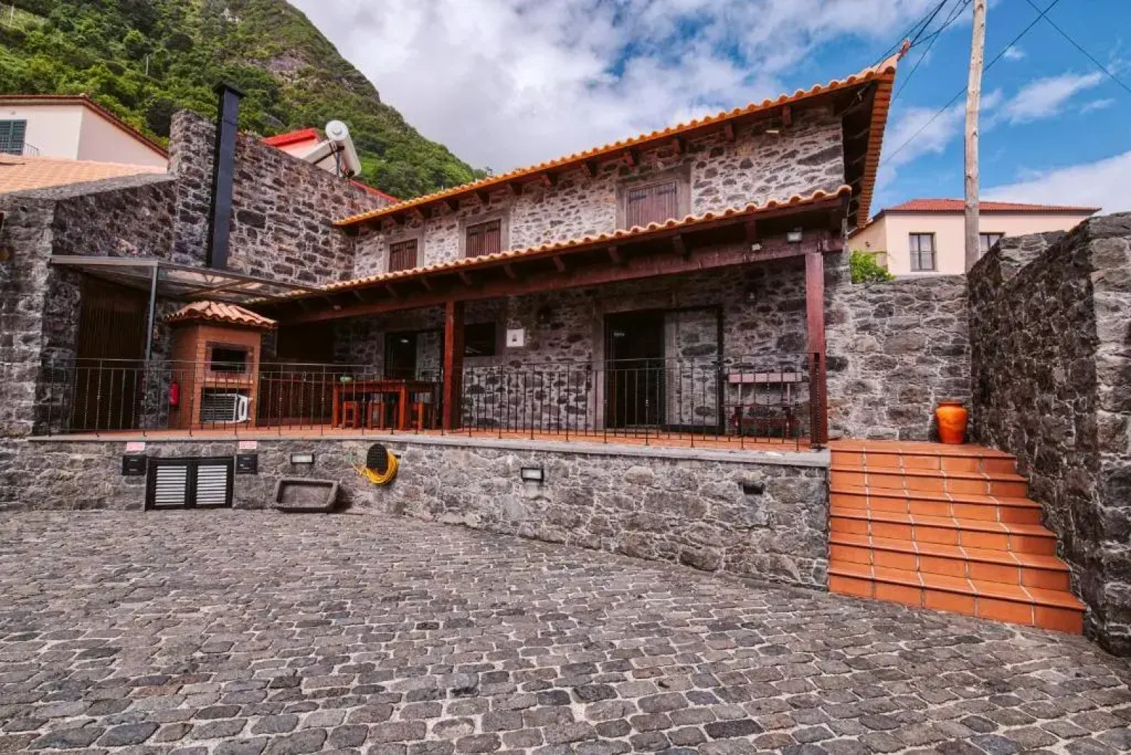 Seixal Sunny Villa