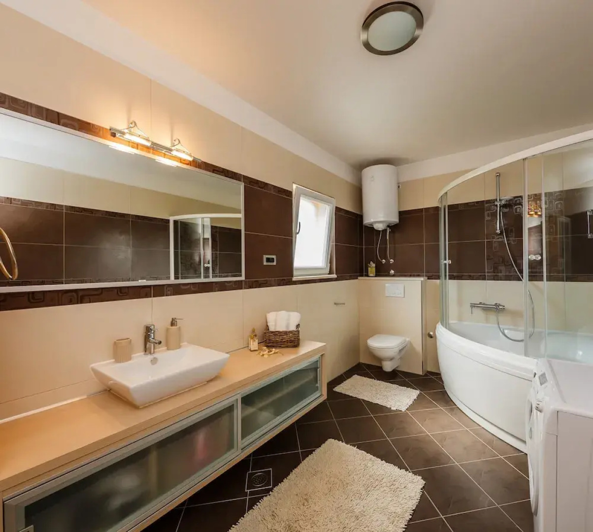 Luxury Secluded Villa w. Pool, Jacuzzi and Garden