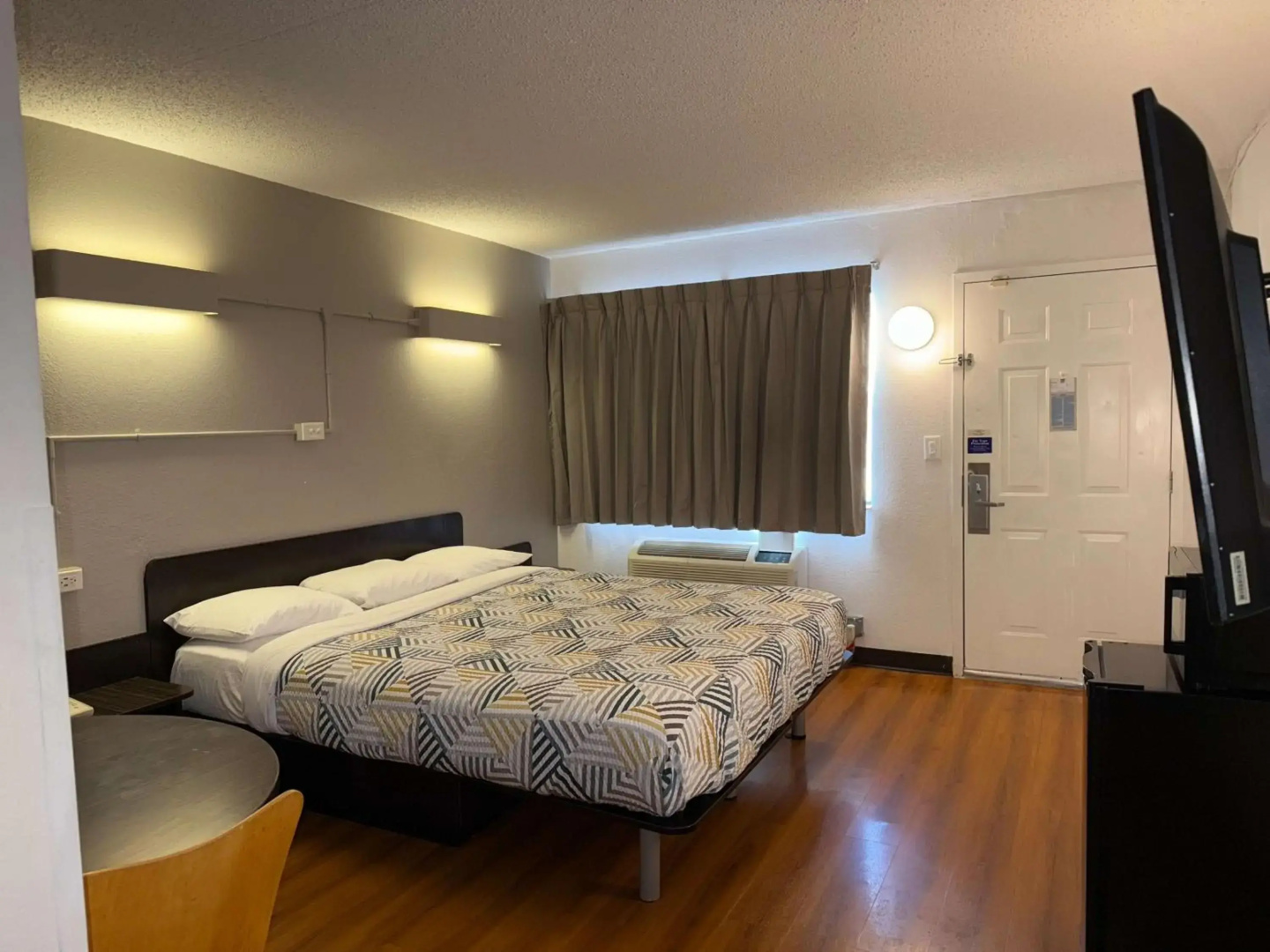 Motel 6 Joliet, IL - I-80