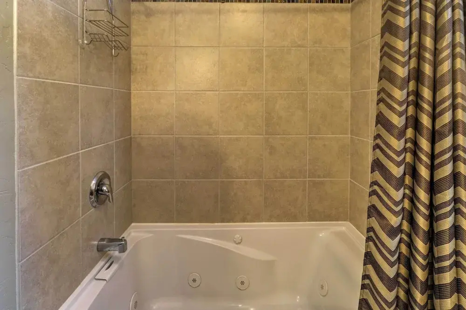 Hungry Horse Cabin: Deck, Fire Pit, Near Glacier!