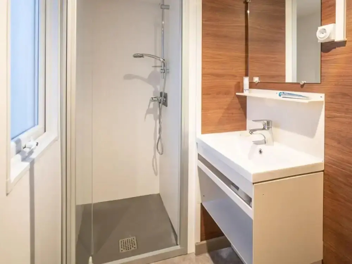 Welcoming Mobile Home in Marina di Altidona With Shared Pool