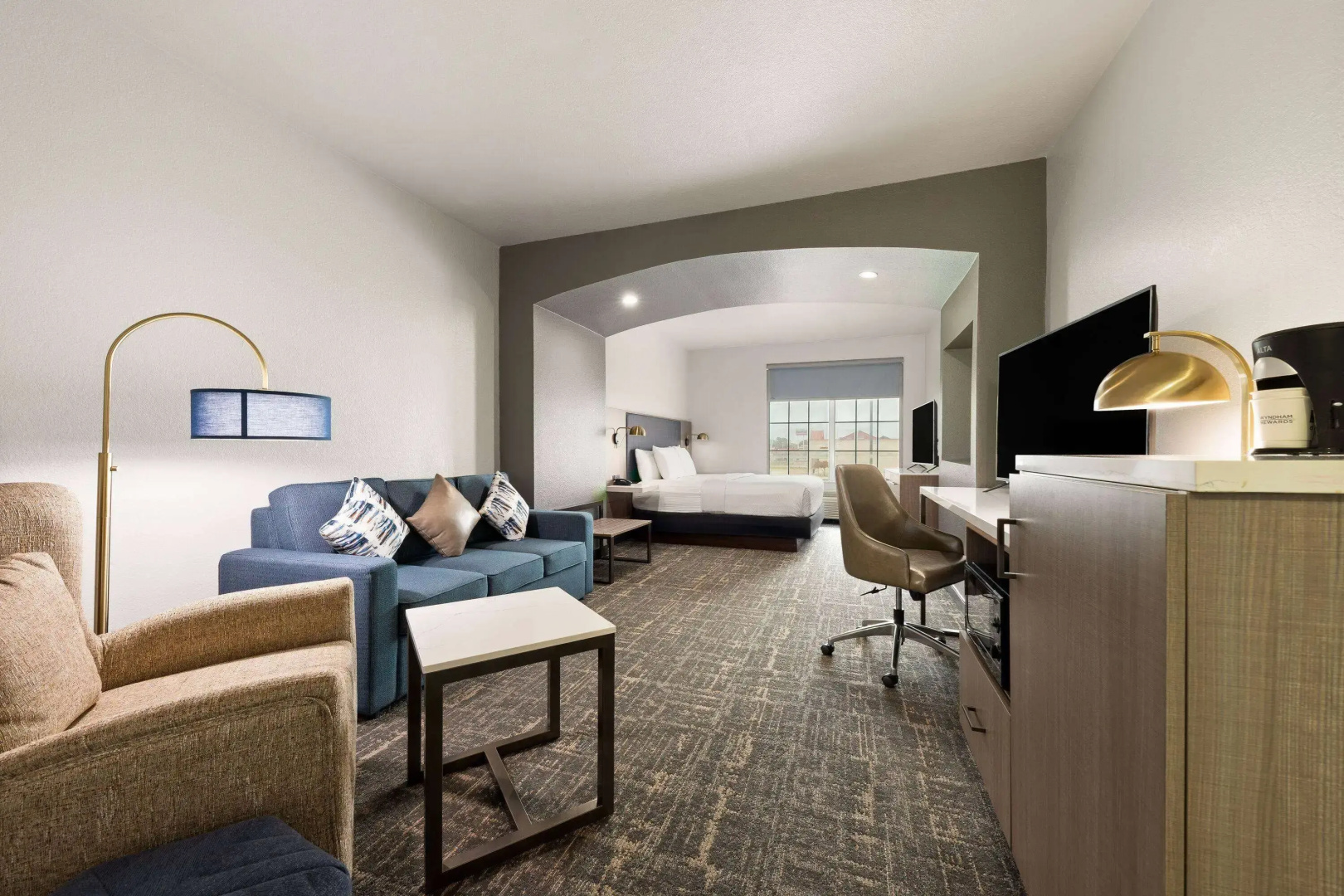 La Quinta Inn & Suites by Wyndham Ft. Worth - Forest Hill TX